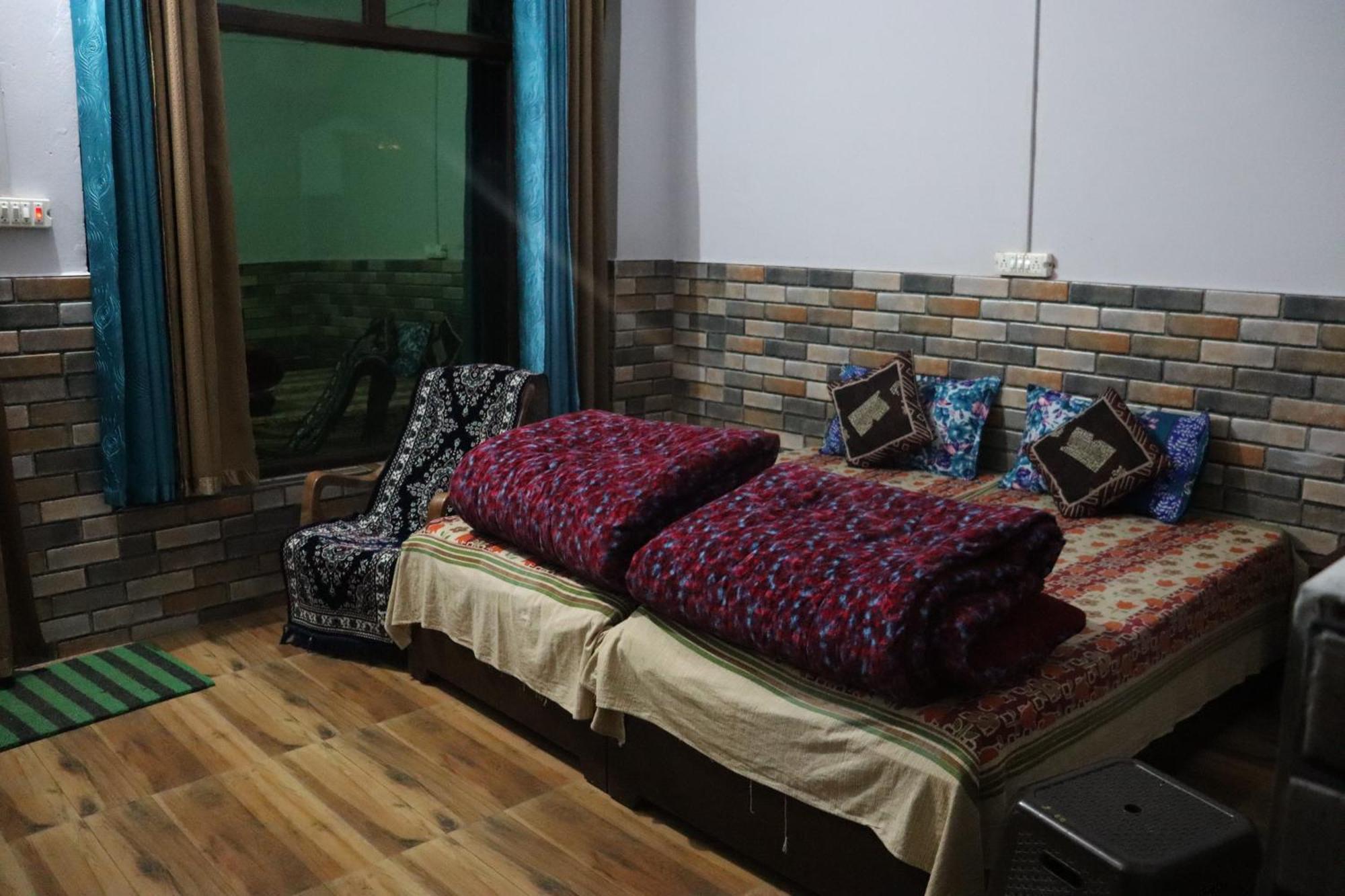 Shanti Home Stay Chaukori Bagian luar foto